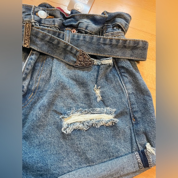 Janette high wasted distressed jean shorts. New with tags. Size medium. - Picture 4 of 10
